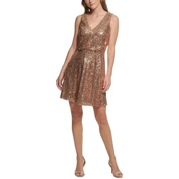 green emerald velvet dress Amazon.com: Vince Camuto Womens Sequined Blouson Cocktail and Party Dress  Gold 8 : Clothing, Shoes & Jewelry main image 1